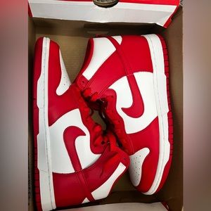 Nike dunk high “University Red”